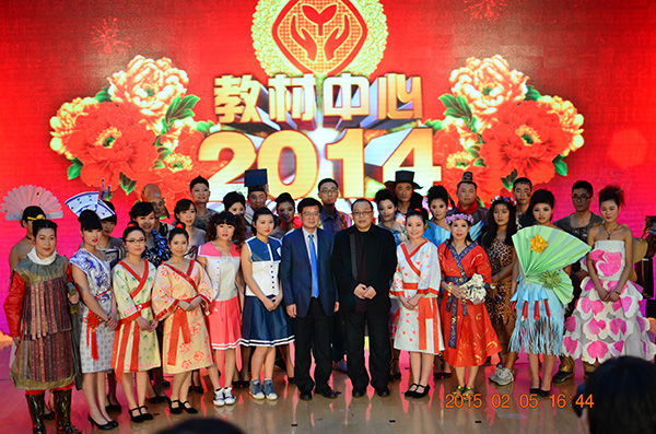 人教社教材中心2014表彰大會(huì)臨沂新華特裝表演大放異彩