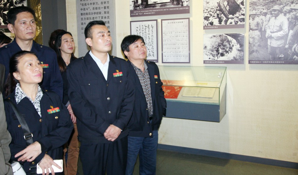 緬懷先烈 不忘初心 ——行政黨支部開(kāi)展黨員現(xiàn)場(chǎng)教育活動(dòng) 第 2 張