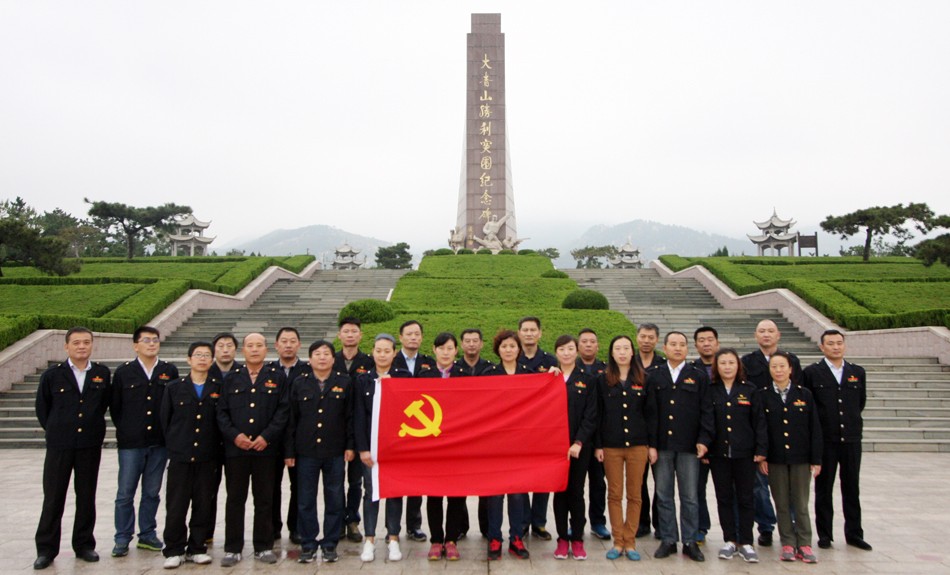 緬懷先烈 不忘初心 ——行政黨支部開(kāi)展黨員現(xiàn)場(chǎng)教育活動(dòng) 第 3 張