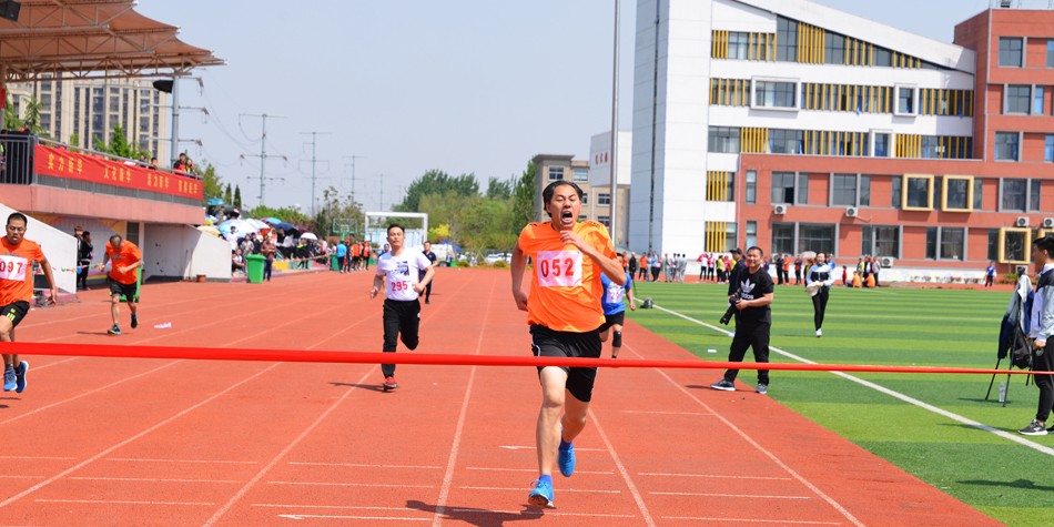 新華集團(tuán)二〇一七年春季田徑運(yùn)動會隆重舉行 第 4 張