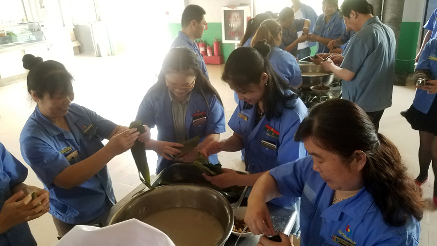 集團開展“我們的節(jié)日——端午節(jié)包粽子”比賽 第 1 張