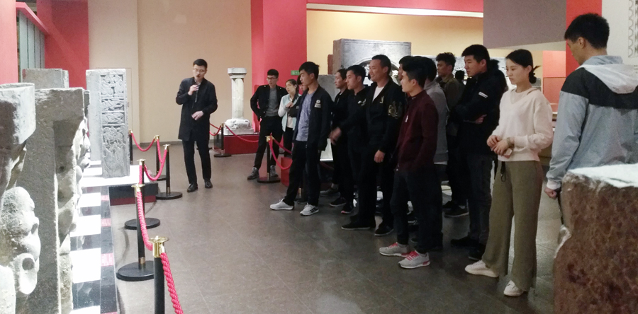 加強(qiáng)職工教育培訓(xùn) 深化企業(yè)文化建設(shè) 第 2 張