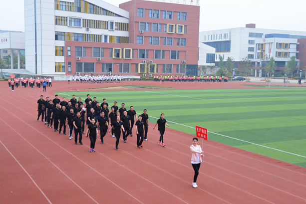 “團結拼搏，打造百年新華” 臨沂新華二〇一八年春季田徑運動會隆重舉行 第 8 張