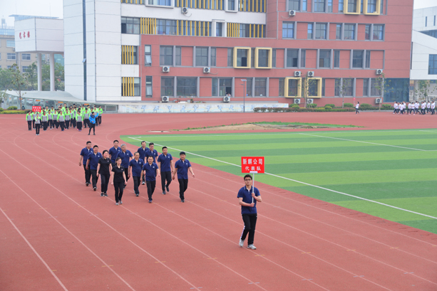 “團結拼搏，打造百年新華” 臨沂新華二〇一八年春季田徑運動會隆重舉行 第 9 張