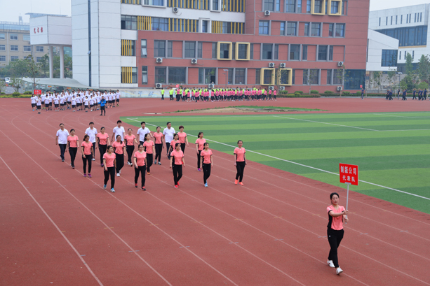 “團結拼搏，打造百年新華” 臨沂新華二〇一八年春季田徑運動會隆重舉行 第 10 張