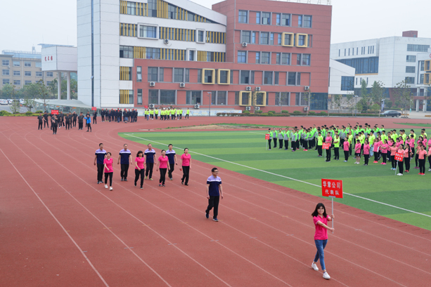“團結拼搏，打造百年新華” 臨沂新華二〇一八年春季田徑運動會隆重舉行 第 12 張