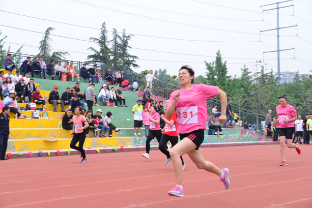 “團結拼搏，打造百年新華” 臨沂新華二〇一八年春季田徑運動會隆重舉行 第 15 張