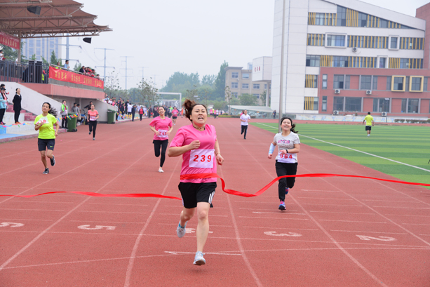 “團結拼搏，打造百年新華” 臨沂新華二〇一八年春季田徑運動會隆重舉行 第 16 張