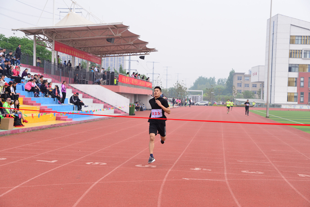 “團結拼搏，打造百年新華” 臨沂新華二〇一八年春季田徑運動會隆重舉行 第 17 張