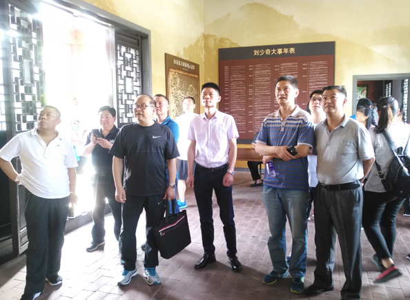 不忘初心 砥礪前行 ——臨沂新華開展主題黨日教育活動(dòng) 第 4 張