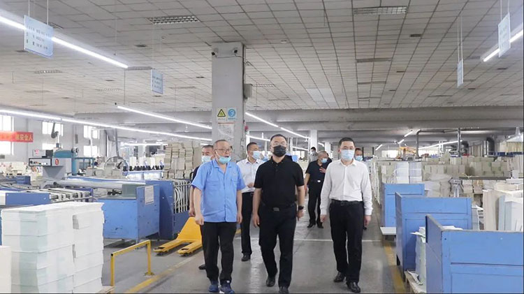 山東省委宣傳部印刷發(fā)行管理處領(lǐng)導蒞臨臨沂新華調(diào)研指導 第 2 張